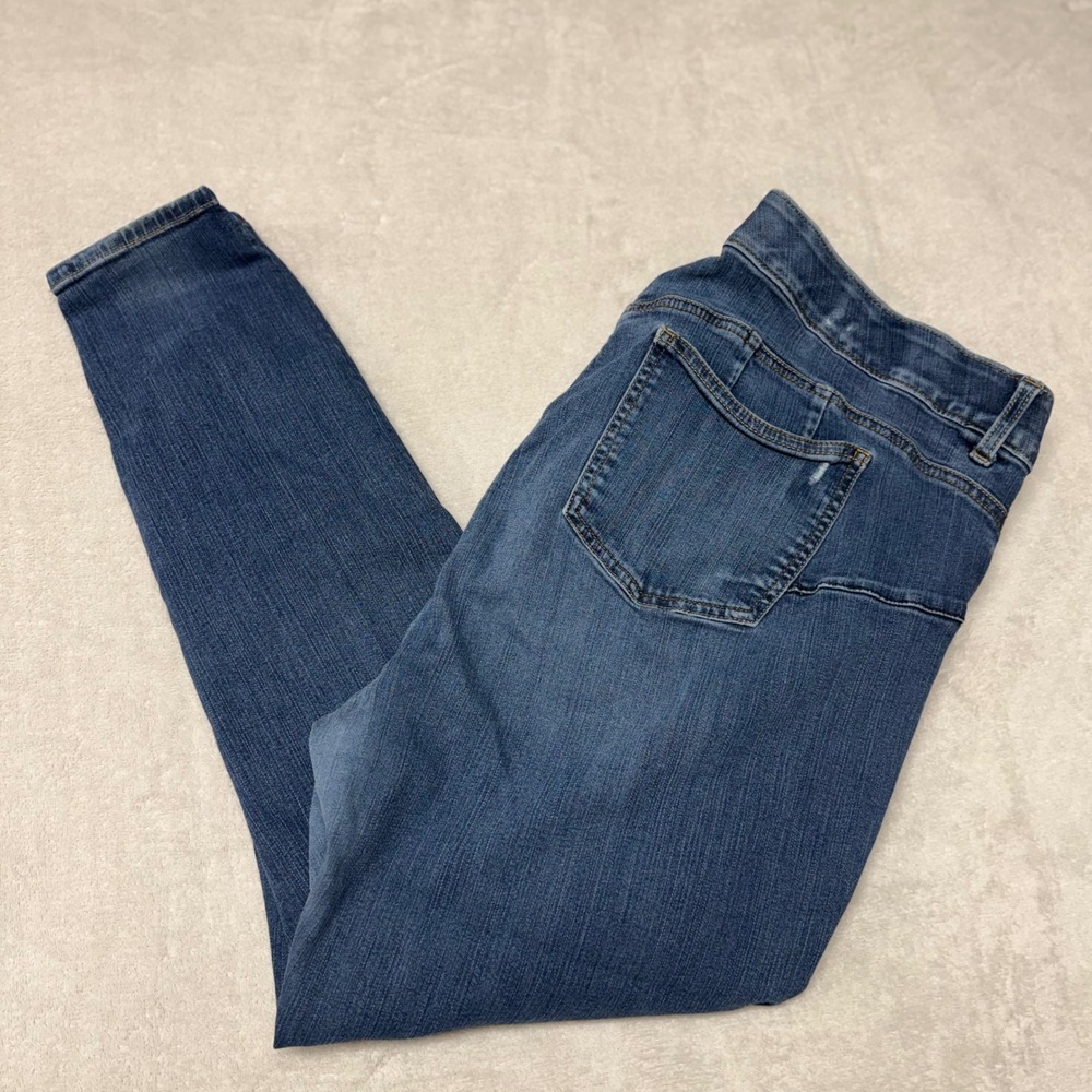 Torrid Bombshell Skinny Jeans 22R Medium Wash Distressed Premium Stretch Denim